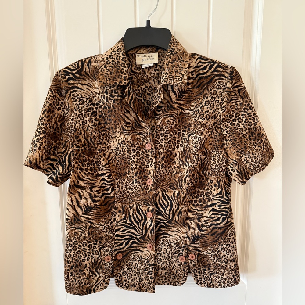 Vintage Animal Print Short Sleeve Button-Up Shirt Blouse Size 6, Made in Canada